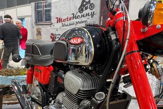 Stará Jawa s novým motorem. S Kalifem se vrací jedna z nejhezčích československých motorek do hry