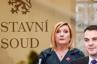 Proč se vláda zdráhá obrátit na Ústavní soud? ‚Špatné zkušenosti‘ s ním má hnutí ANO i sám Macinka