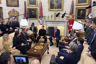 Hazardujete s třetí světovou válkou, vmetl Zelenskému Trump - Novinky