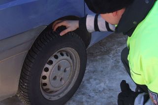 Máte na autě tyhle pneumatiky? 1. listopadu 2023 za ně dostanete pokutu