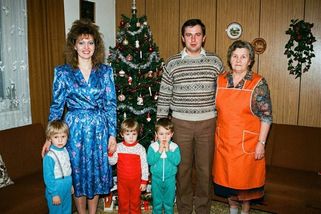 Kousavý svetr a jiskřící silonky: Krimplen, dederon a módní peklo z 80. let, ve kterém jsme se potili u stromečku