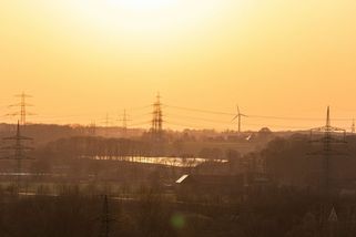 Drahé energie kvůli Íránu? Nemusely by být, kdyby Česko víc podporovalo OZE