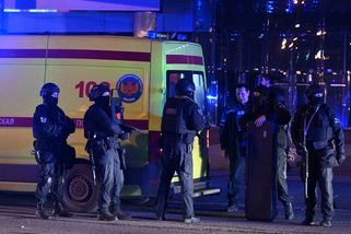 Hrůzné chování opilé matky: Ruska s dítětem v kočárku praštila o zábradlí, pak s ním narážela do dveří – eXtra.cz