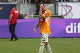 Výměna dresů mezi fotbalisty zmátla reportérku. Na rozhovor si vzala jiného hráče - Sport.cz