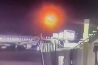 Video: Záblesk, pak ohnivá koule. Záběry letecké srážky nad řekou Potomac - Seznam Zprávy