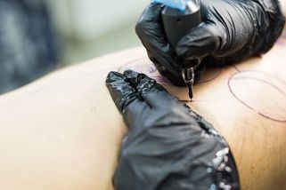 Průlomová studie: Tetování způsobuje smrt imunitních buněk - Novinky
