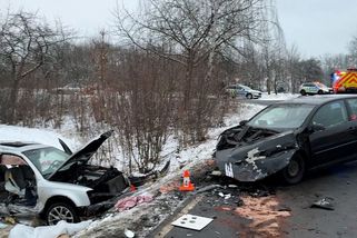 Audi plné mladých lidí dostalo u Příbrami smyk a střetlo se s protijedoucím autem - Novinky
