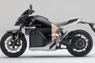 Honda představuje revoluční stroj, na který nepotřebujete řidičák na velkou motorku. Ale svezete se jako na litru - Garáž.cz