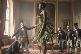 Pozadí přes dva metry. Evropané z Afričanky udělali atrakci a za příplatek si ji diváci mohli osahat - Médium.cz