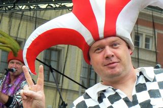 Čůrej. Jak Kašpárek v rohlíku udělal z punkového hitu The Clash přidrzlý bejbypank - Médium.cz