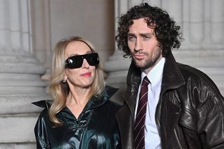 Adept na nového Bonda to schytal za špulení pusy a 'trvalou' na hlavě