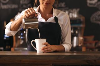 Když káva, tak jedině černá aneb Proč se vyvarovat dávat si do ní cukr či mléko - Proženy.cz