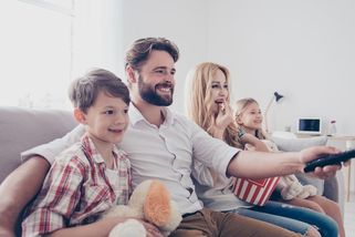 Na co se můžete dívat o Velikonocích v televizi? Chybět nebudou oblíbené komedie i pohádky - Proženy.cz