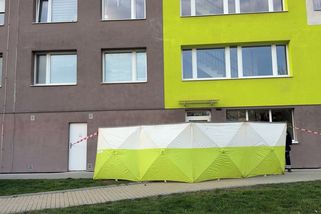 V Kladně našli na ulici mrtvou ženu, zřejmě vypadla z okna - Novinky