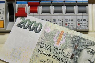 Analýza: Češi platí za elektřinu třikrát více než Maďaři a dvakrát víc než Slováci - Novinky