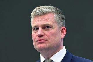 „Co to meleš?“ Satirici si dělají legraci z Turkovy angličtiny. Zklamaná je i sova z Duolinga