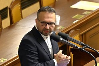 Nemáte koule se omluvit Pekarové, pustil se do šéfa SPD Jurečka. A vy je máte? znělo z hnutí