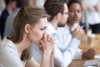 Martina (30): Šéf po mně chce sex. Naznačil, že jinak o práci přijdu