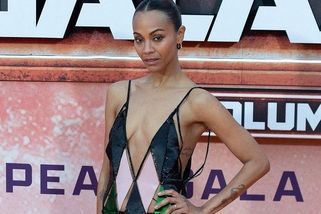 Zoe Saldana opanovala premiéru Strážců galaxie: V šatech ukázala ňadra zepředu i z boku - Super.cz