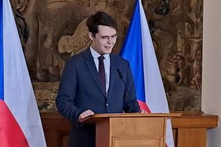 Kdo je Macinkův mluvčí, který zpackal tiskovku? Adam Čörgő má zkušenosti z USA, teď je terčem výsměchu