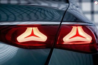 Mercedes-Benz získal patent na řešení, které měla už Škoda Favorit. Husí krk totiž nestačí