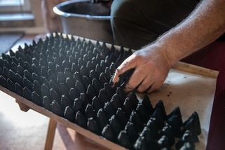 Obrazem: Tady vzniká vůně Vánoc, nakoukněte do výrobny františků - Seznam Zprávy