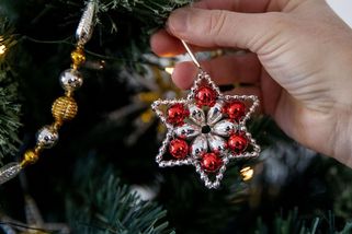 Kdo tu vlastně rozdává dárky? Učitelé dotují třídu ze svého, ale mají o tom mlčet - Médium.cz