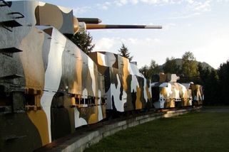 railtarget.cz/technologie-a-infrastruktura/vyrobili-je-z-plechu-na-kotle-silena-improvizace-dala-vzniknout-ocelovym-bestiim-11874.html