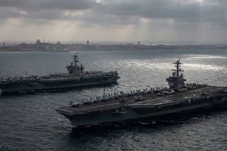 Amerika míří na Írán. Rusko varuje: Hrajete si s ohněm