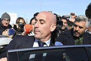 Španělský soud potrestal exšéfa fotbalového svazu. Dal hráčce nevyžádaný polibek - Seznam Zprávy