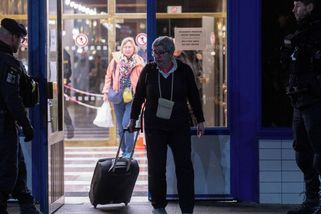 Češi v zahraničí na něj spoléhají. Jak funguje krizový systém ministerstva - Seznam Zprávy