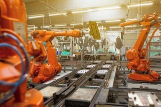 Čínské robotizované továrny tiše drtí evropský sen o konkurenceschopnosti - Médium.cz