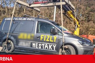 Další provokace známého potížisty, který válčí s policií. Tentokrát se přepočítal