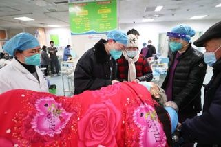 Evropská komise nabídla Číně vakcíny proti covidu. Chce zabránit šíření viru na Západ