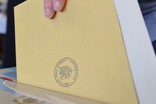 Změňme volební systém na poměrně znalostní. Vyléčíme rozdělenou společnost - Médium.cz