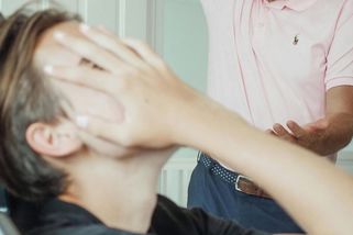 „Naši kluci dostávají každé ráno preventivně facku,“ smál se řidič autobusu - Médium.cz