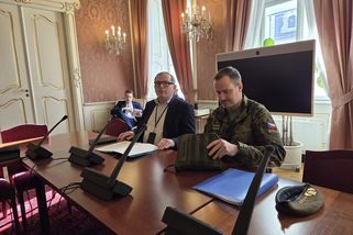 Označení "sabotér" vytočilo ministra obrany a nepřišel do Senátu. Pohrdání, říkají politici