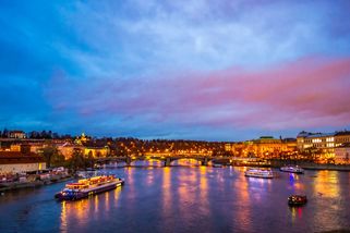 Slavný herec Radcliffe se přestěhoval do Prahy. Nebydlí tu ale sám