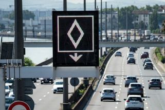 Vyrážíte autem na jarní prázdniny do Alp? Neznalost této nové značky vás může stát tisíce!