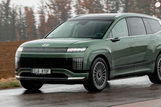 Levné cestování elektromobilem? Týden mě stál, jako bych jezdil s V12