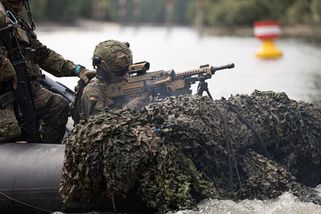 Skandál v německé armádě. Otřesné poměry v elitní jednotce šokovaly ministra obrany - Novinky