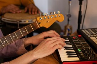 KVÍZ: Retro kvíz z dob normalizace! Zpívali byste západní písně?