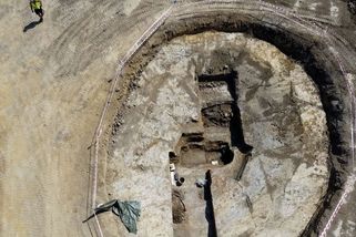 Deset tisíc kousků. Archeologové ukazují to nejcennější z výzkumu před stavbou Pražského okruhu - Novinky