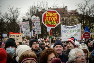 ...a zase ta slušnost. Milion chvilek proti Babišovi 2.0 vytáhl se starými zbraněmi
