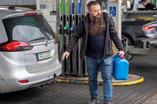 FOTO: Němci berou české benzinky útokem - Novinky
