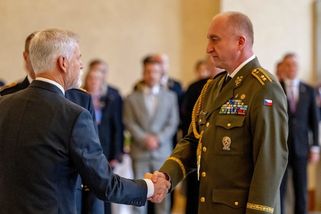 Pavel jmenoval generály. Povýšil ředitele Vojenského zpravodajství i šéfa Vězeňské služby