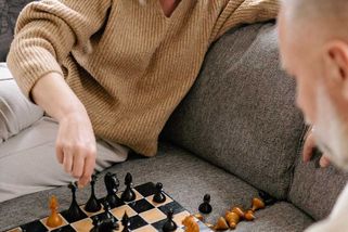 Poradna: Tatínkovi vychází důchod pouze 20 tisíc, jak je to možné?