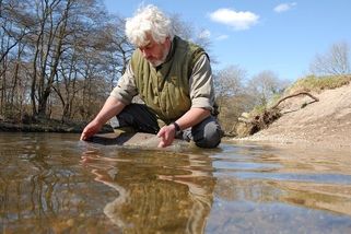 Muž cestuje po světě a rýžuje zlato. Bez potíží se uživí - Novinky