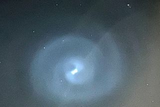 Na obloze se něco děje: spirála, která se v noci objevila nad Českem, nevznikla náhodou