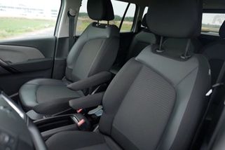 Spolehlivé auto pro rodiny nemusí stát ani půl milionu. Tohle má navíc téměř nesmrtelný motor | Autosalon TV Prima